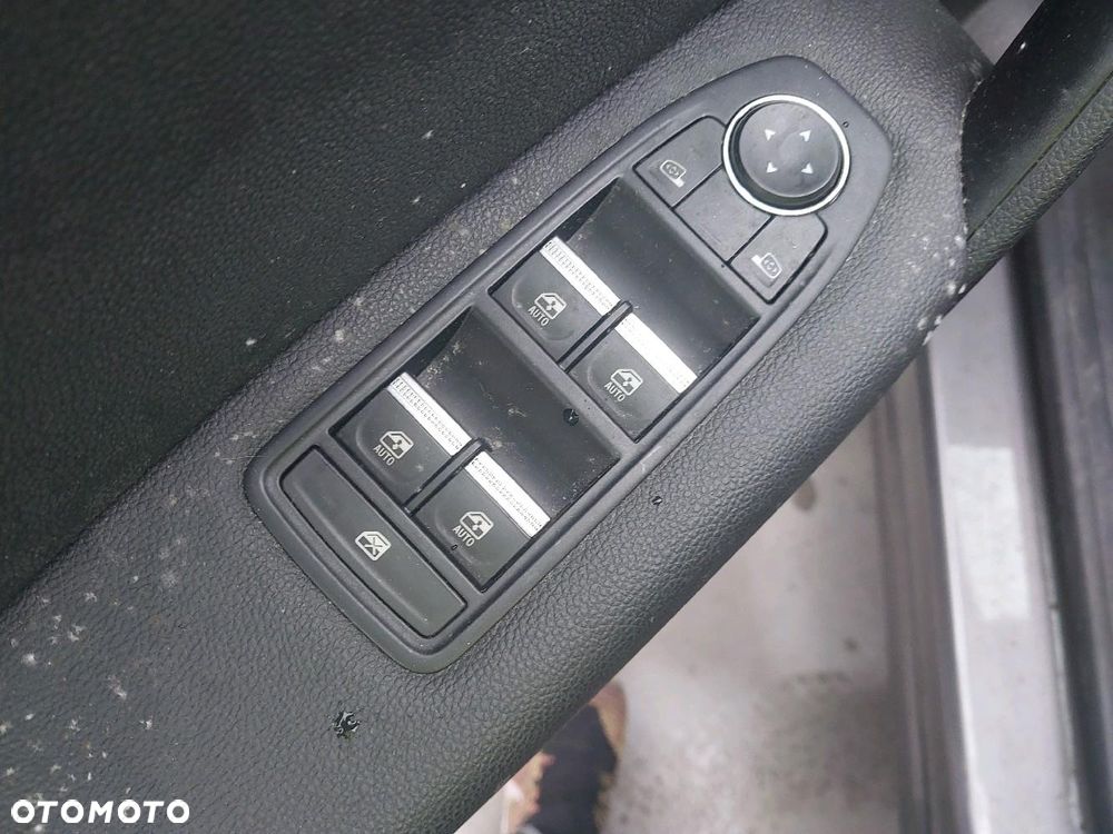 Renault Captur 1.6 E-TECH Plug-In Intens - 11