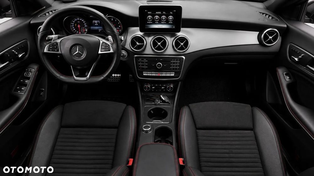 Mercedes-Benz CLA 250 4-Matic AMG Line - 13