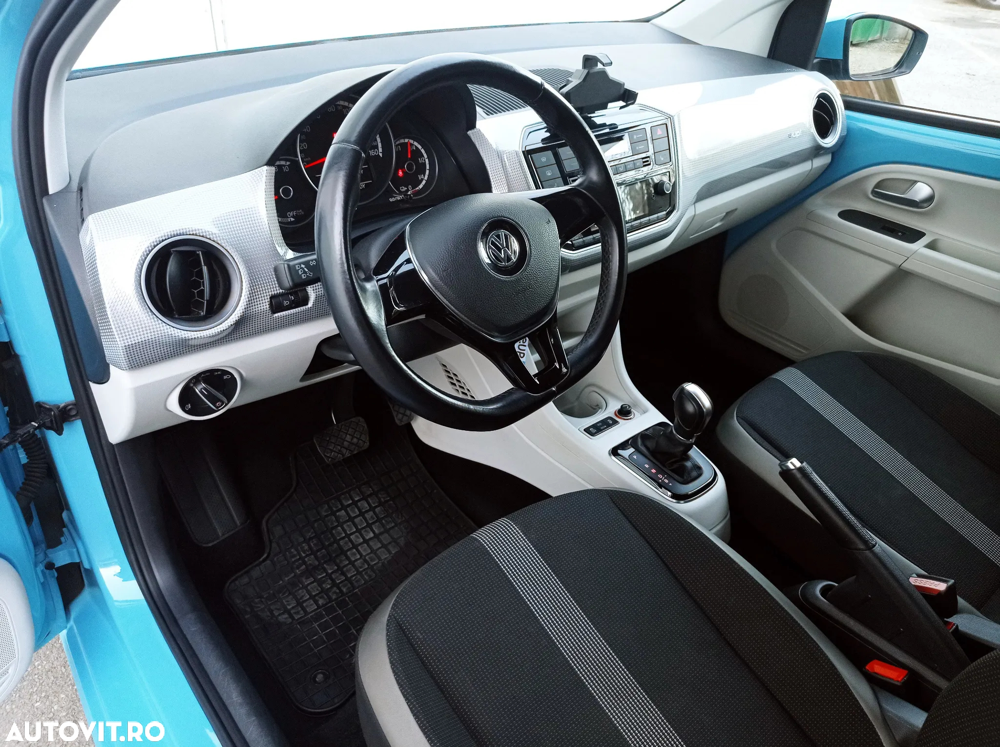 Volkswagen up! e-up! - 11