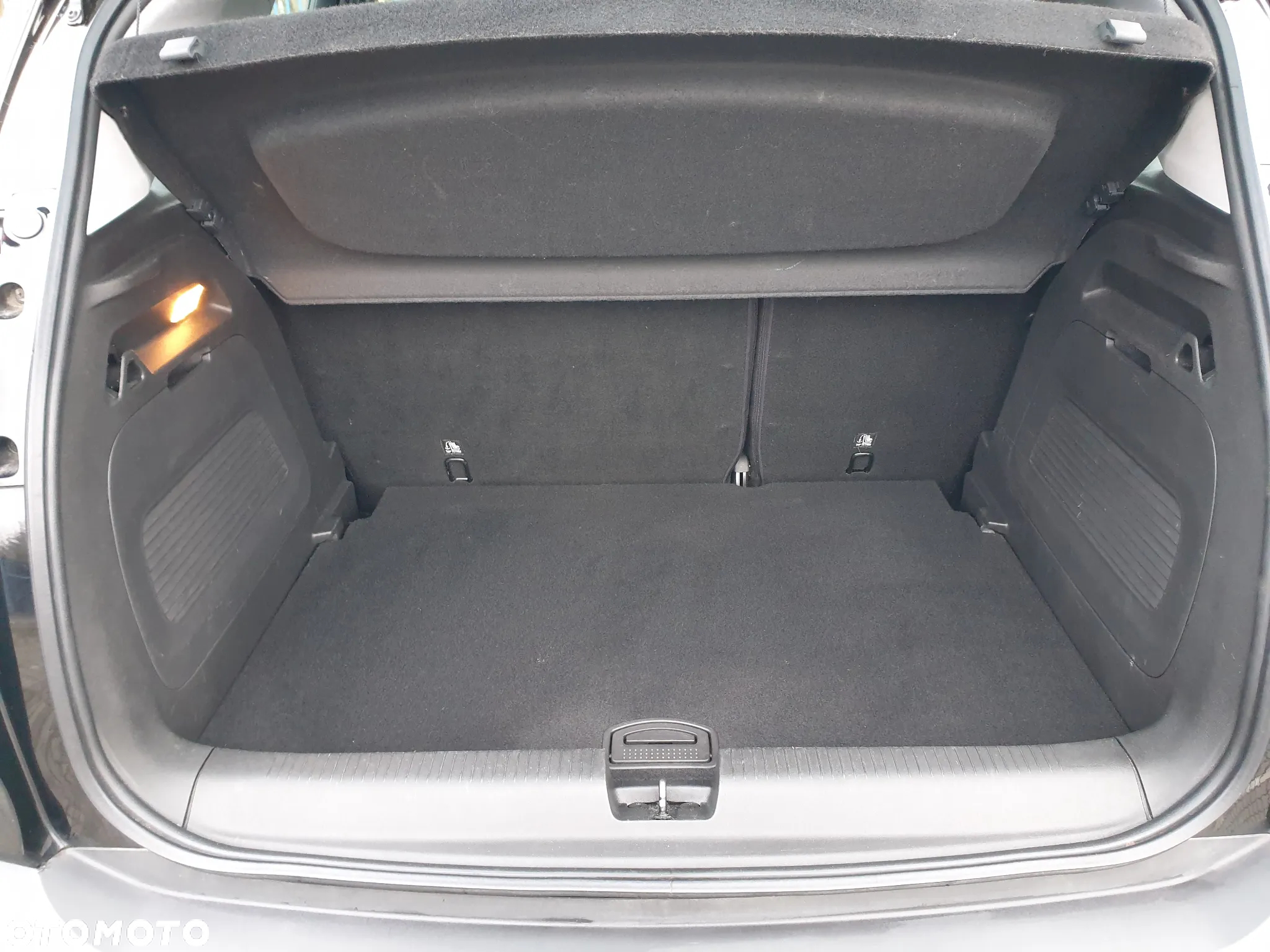 Opel Crossland X - 11