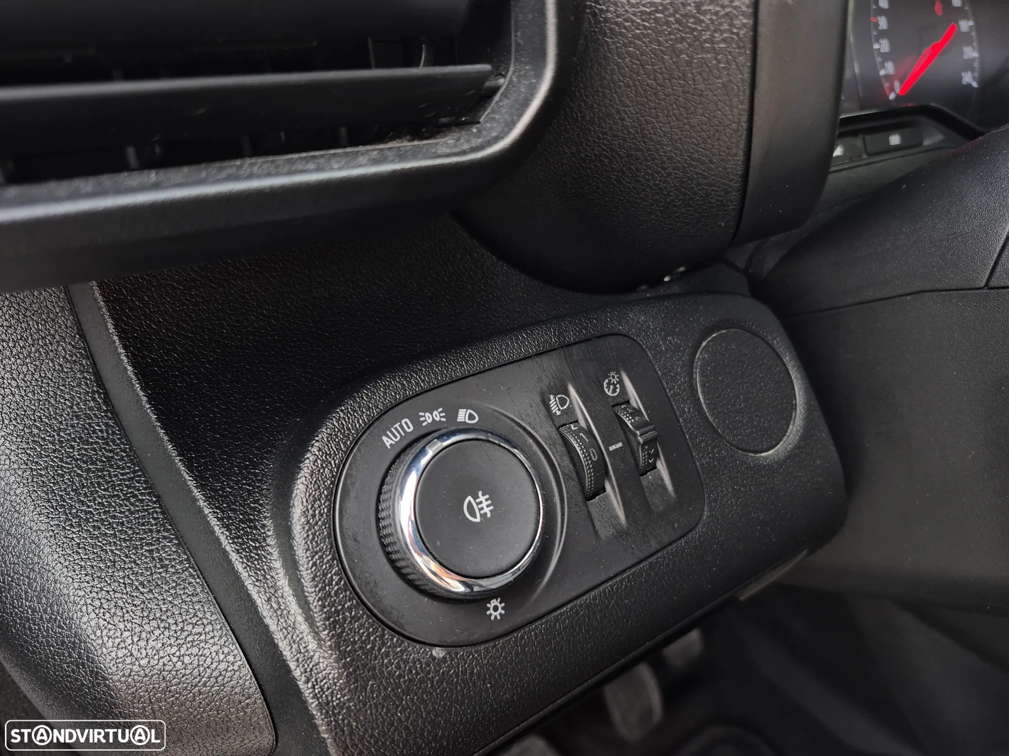 Opel Combo - 2020 | GARANTIA | Poucos KMS - 9
