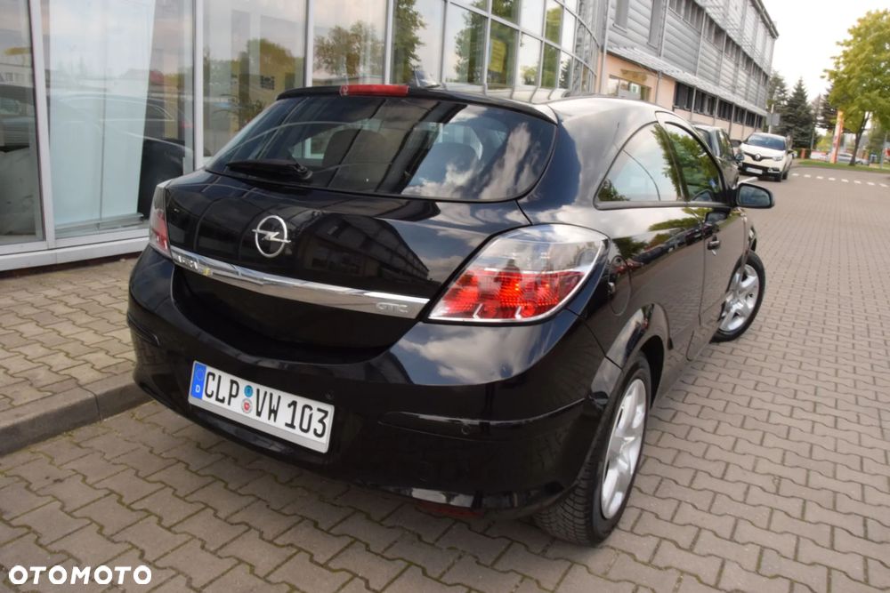 Opel Astra GTC 1.6 Black&White - 10
