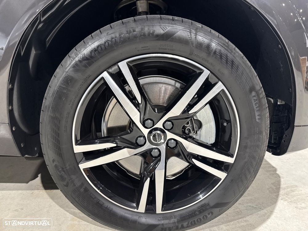 Volvo XC 60 2.0 T6 PHEV R-Design AWD - 39