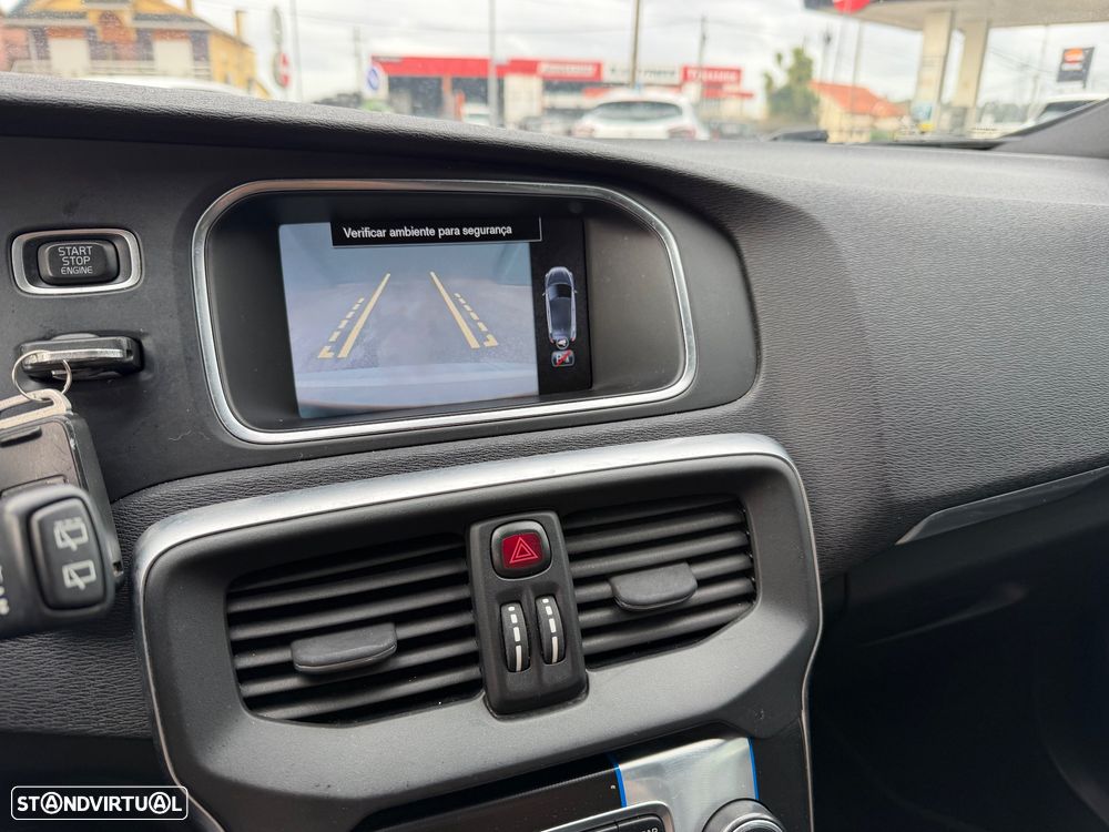 Volvo V40 D2 R Design - 11