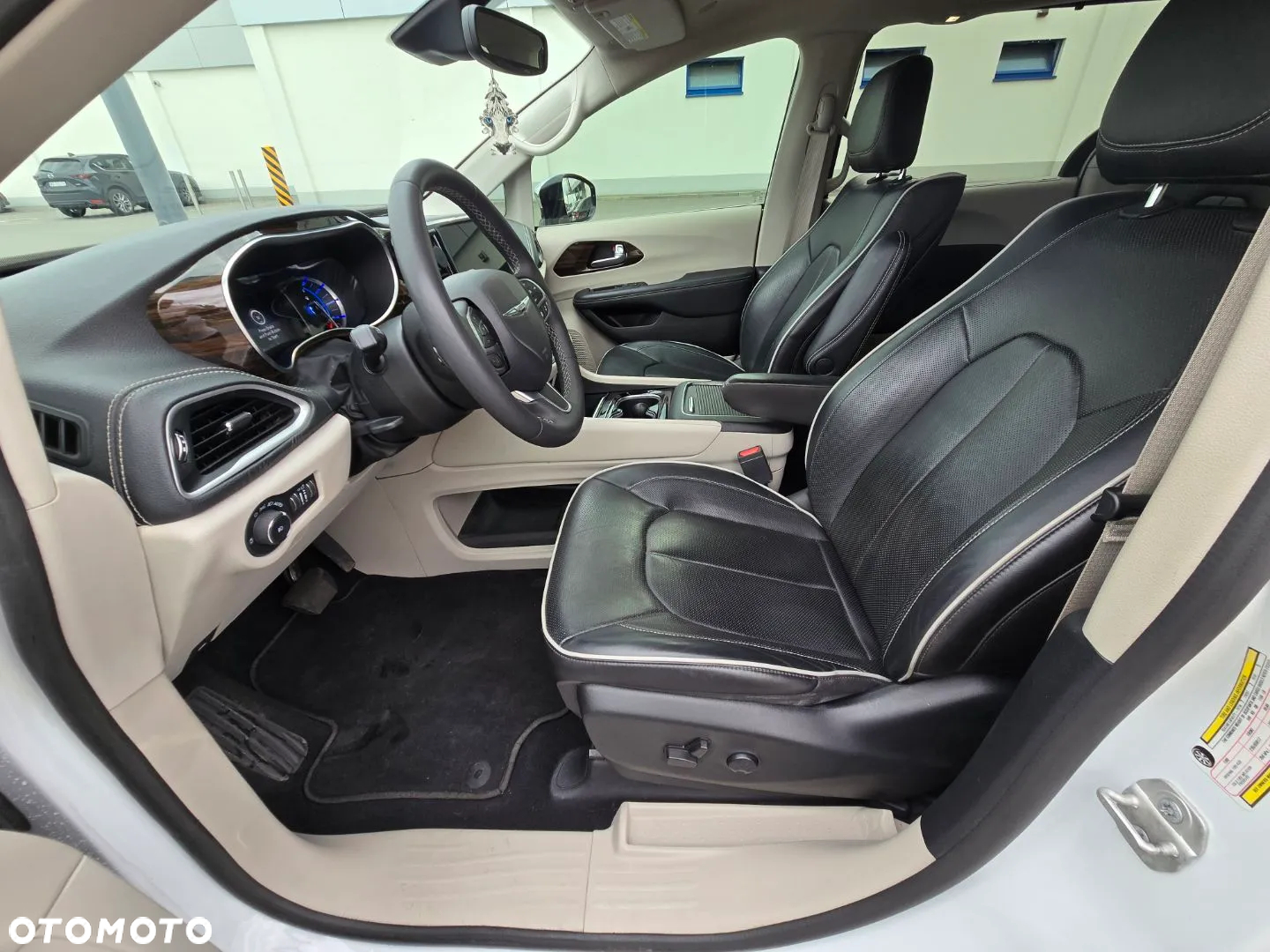 Chrysler Pacifica - 15