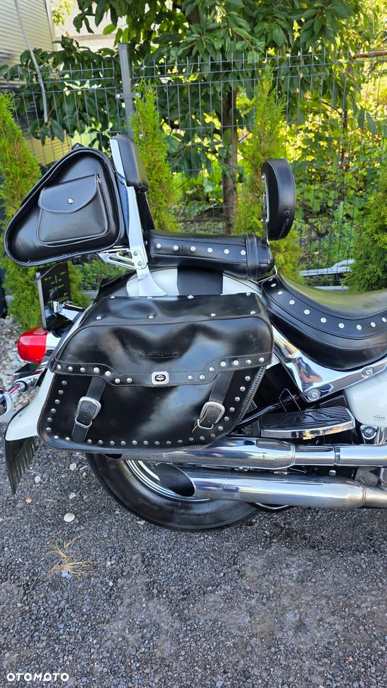 Suzuki Intruder - 13