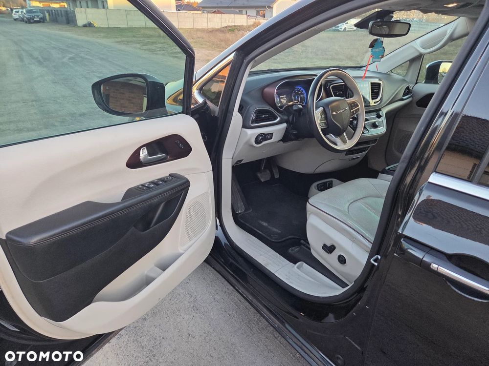 Chrysler Pacifica - 21