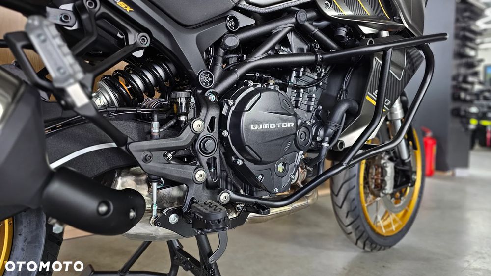 QJMOTOR SRT900SX - 7