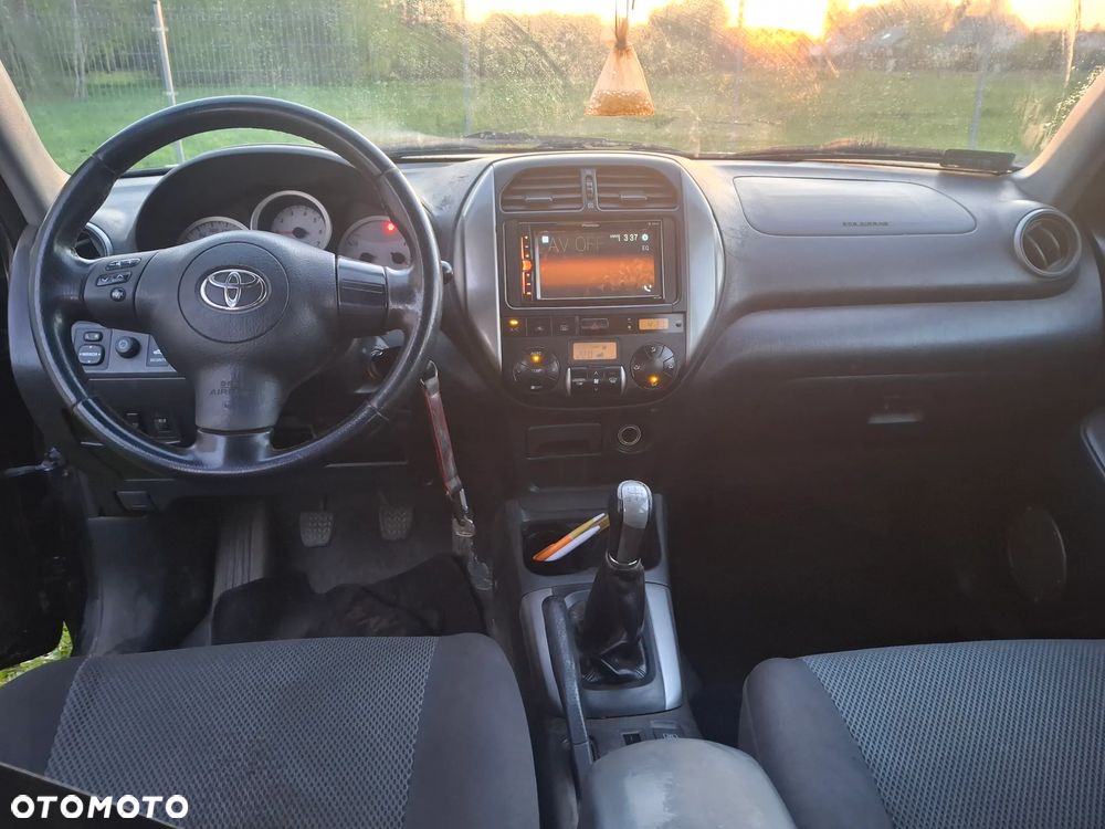 Toyota RAV4 2.0 D-4D 4x4 - 5