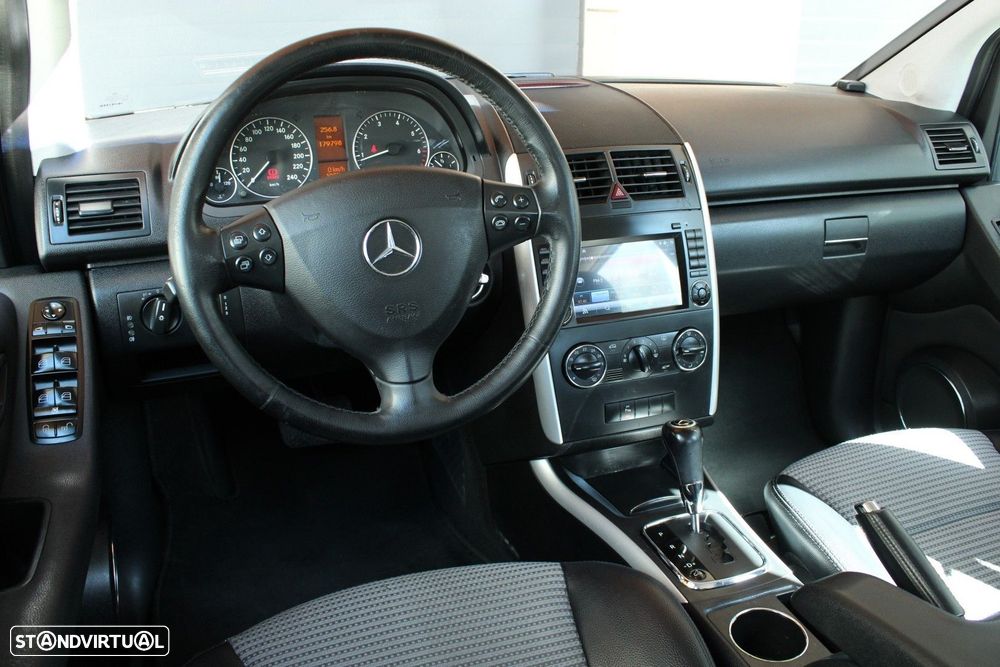 Mercedes-Benz A 150 Avantgarde Automatic - 16