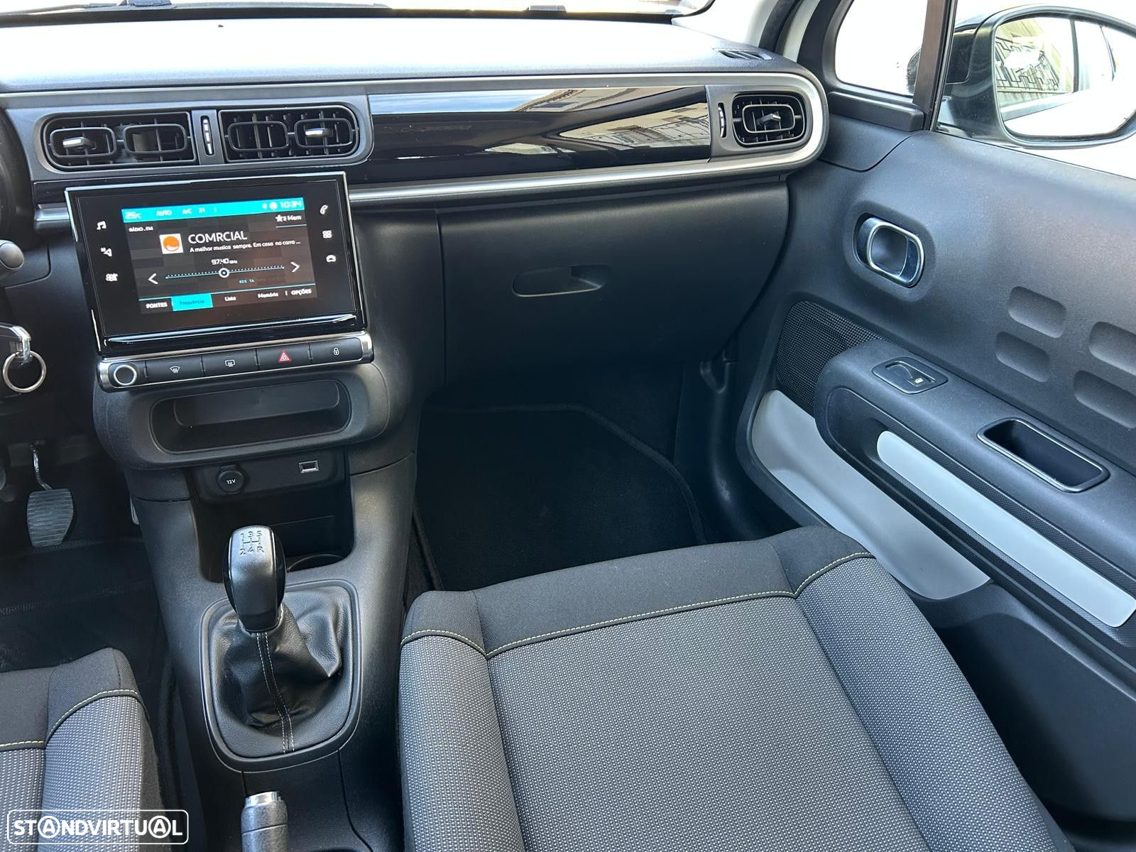 Citroën C3 1.2 PureTech Shine - 24