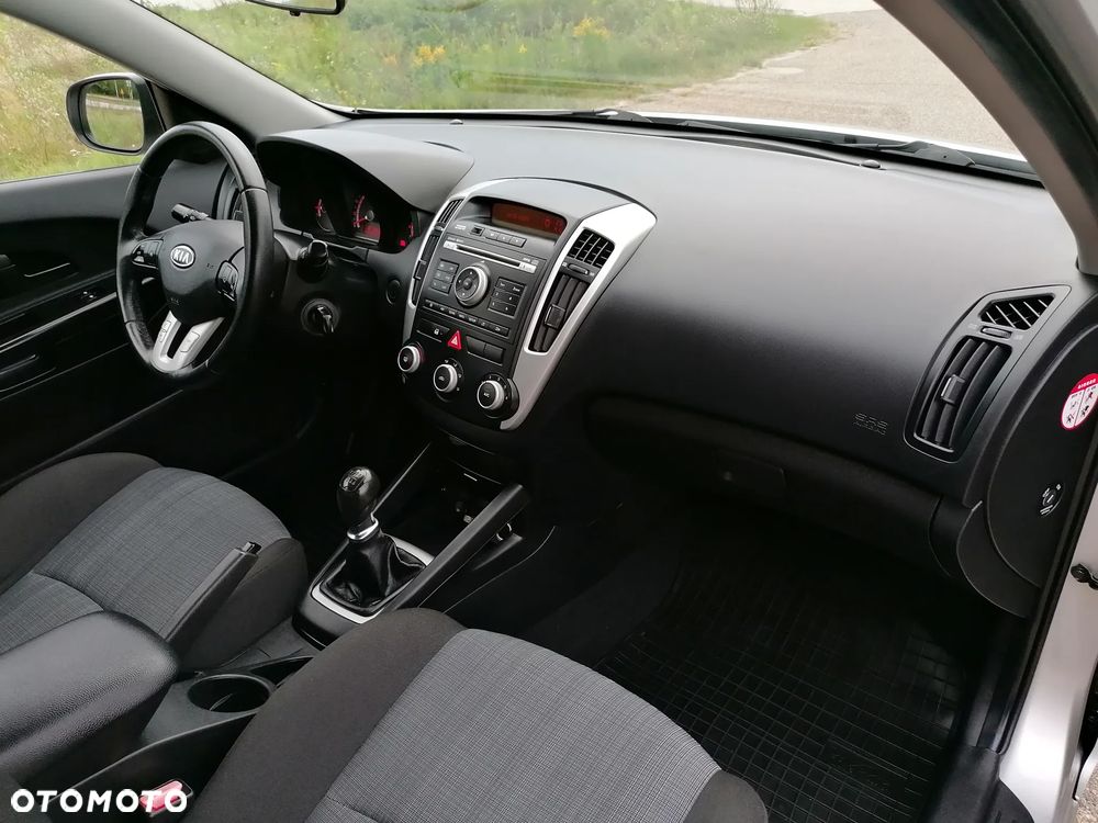 Kia Ceed - 13