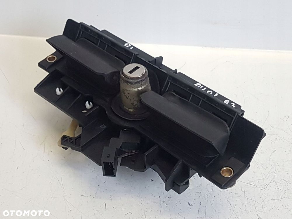 AUDI A3 1.6 96-00 KLAMKA KLAPY TYŁ TYLNEJ - 4