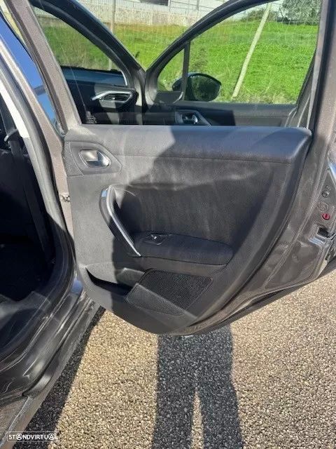 Peugeot 2008 1.5 BlueHDi Style - 12