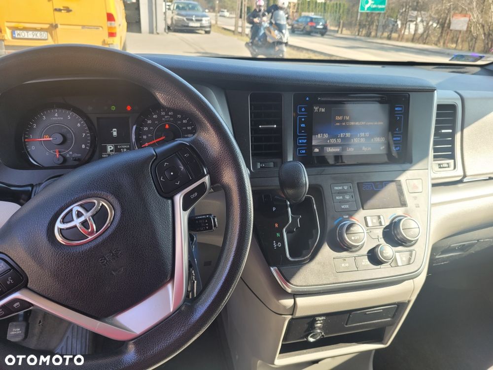 Toyota Sienna 3.5 V6 - 3