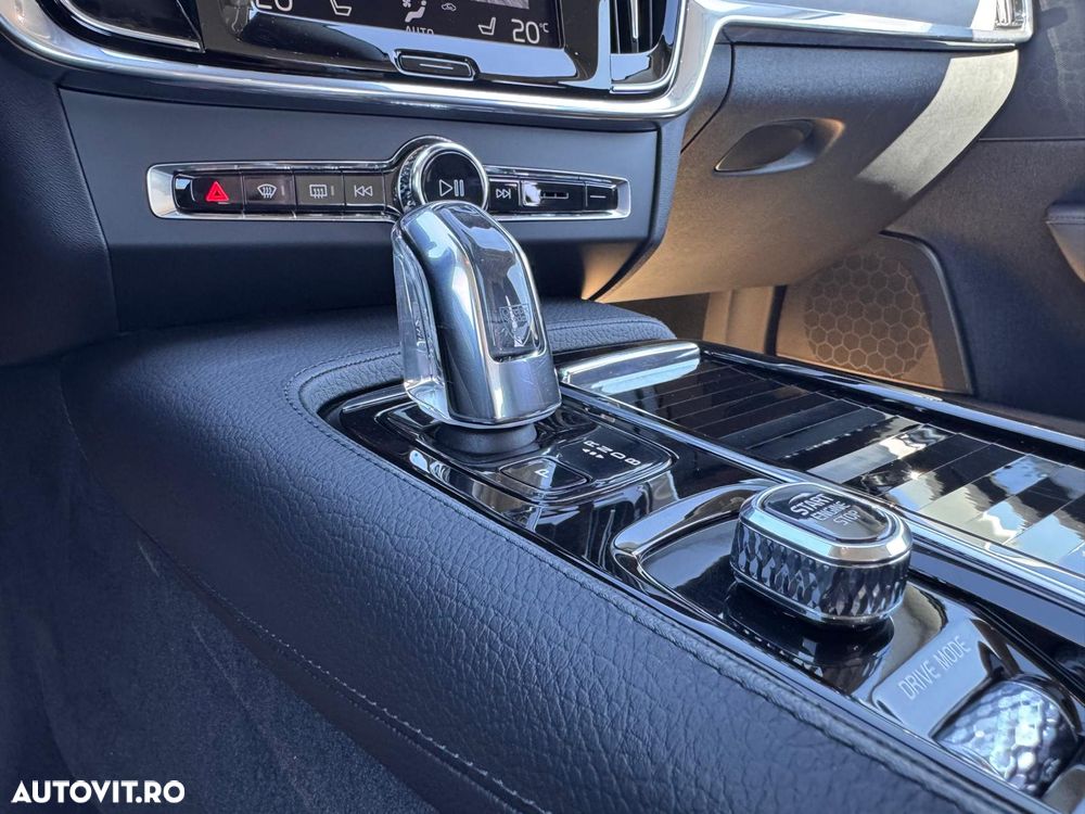 Volvo S90 T8 Twin Engine AWD Geartronic Momentum - 21