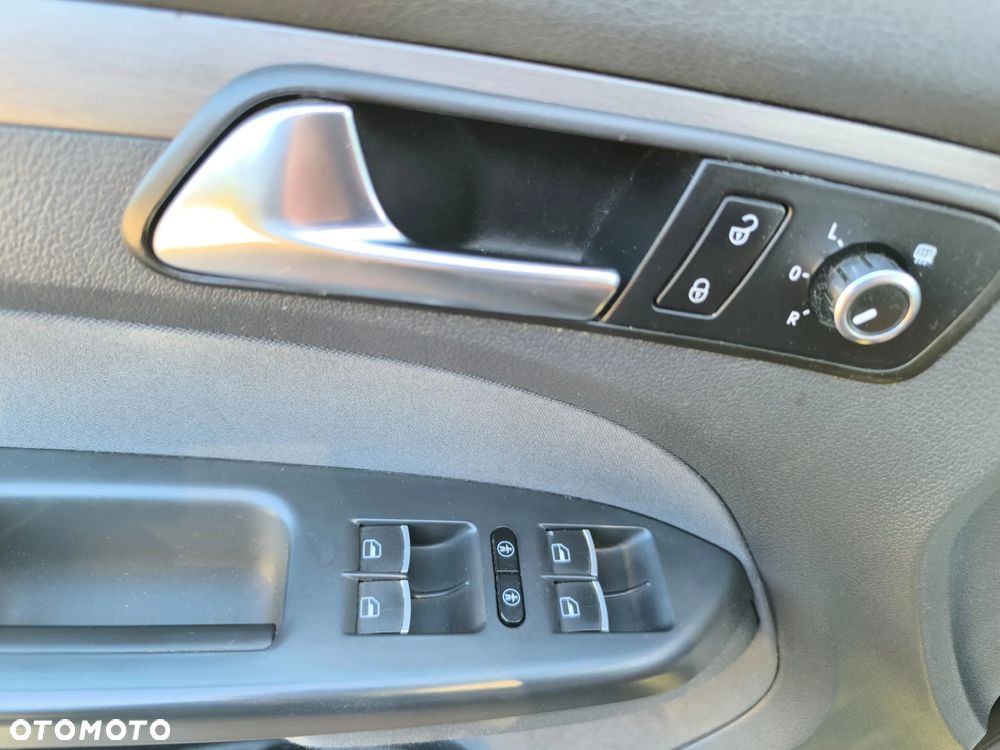 Volkswagen Touran - 10