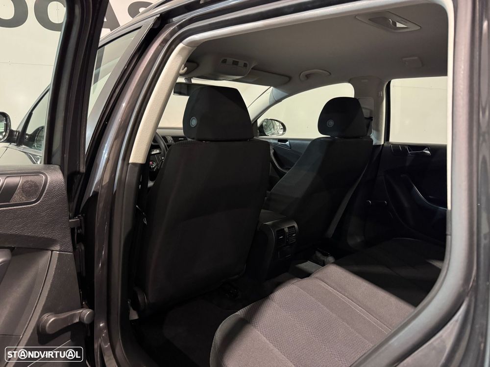 VW Passat Variant 1.6 FSi Trendline - 27