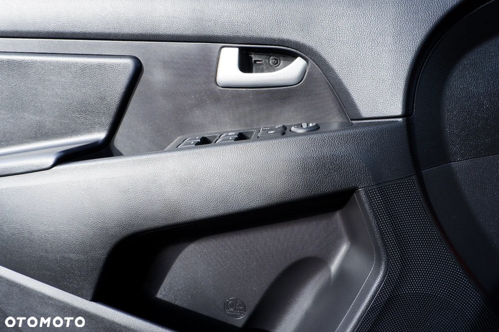 Kia Sportage 1.7 CRDI 2WD Attract - 24