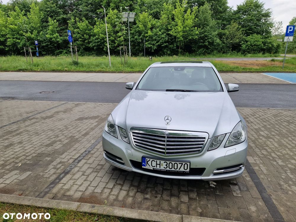 Mercedes-Benz Klasa E 220 CDI DPF BlueEFFICIENCY 7G-TRONIC Elegance - 22
