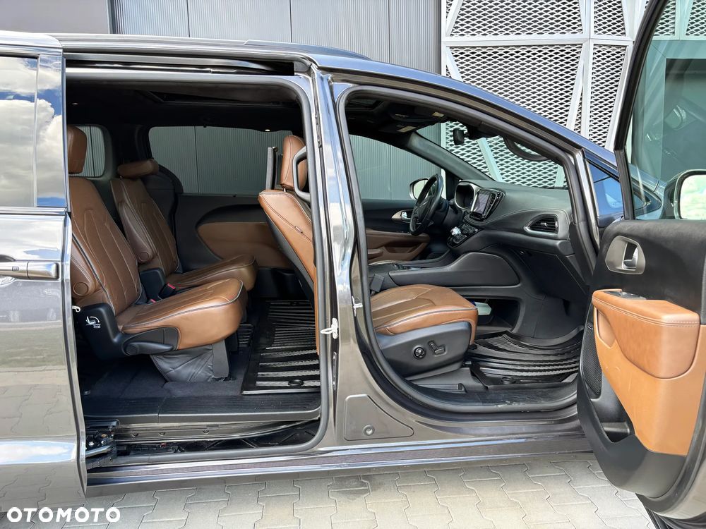 Chrysler Pacifica - 11
