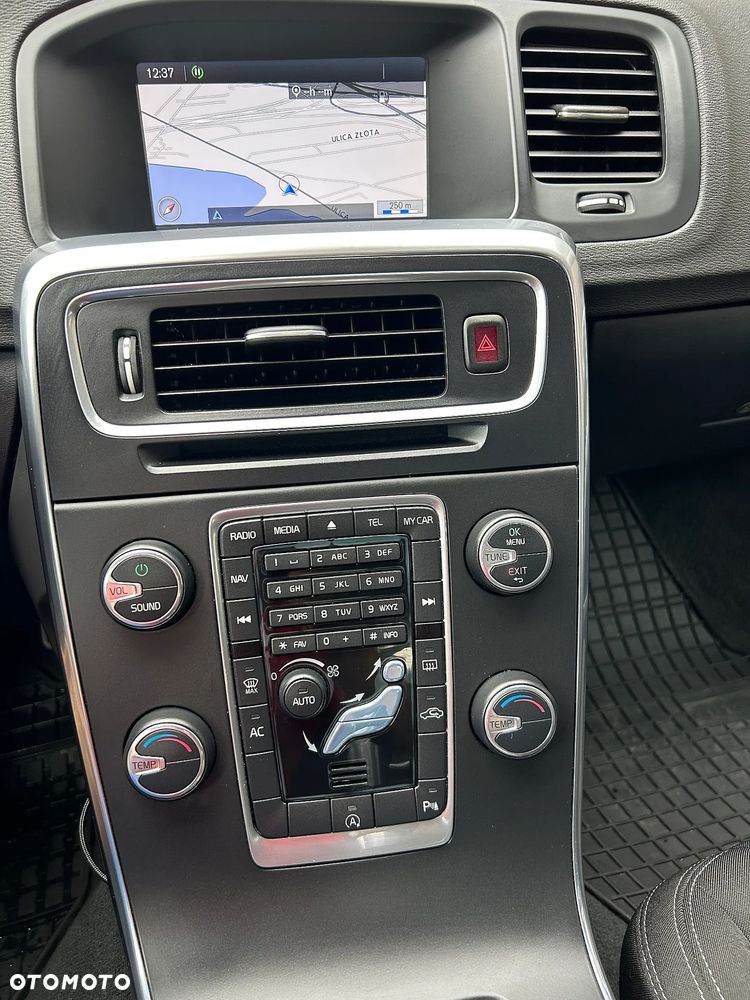 Volvo V60 D2 Kinetic - 16