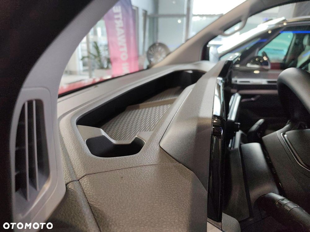 Volkswagen Caravelle - 25