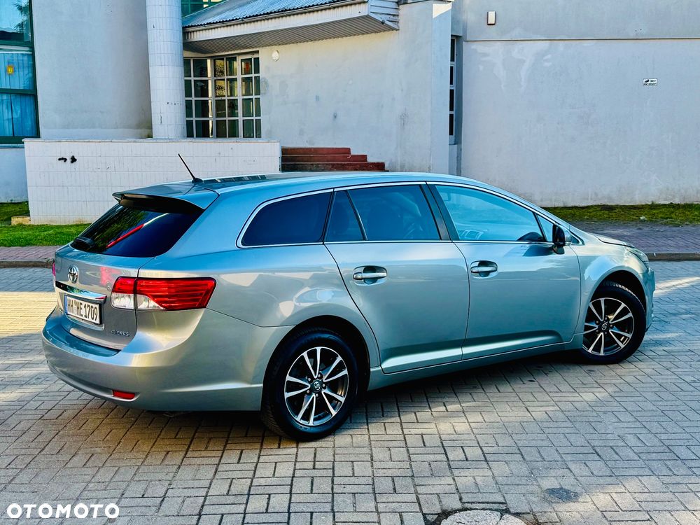 Toyota Avensis 1.8 Premium MS - 6