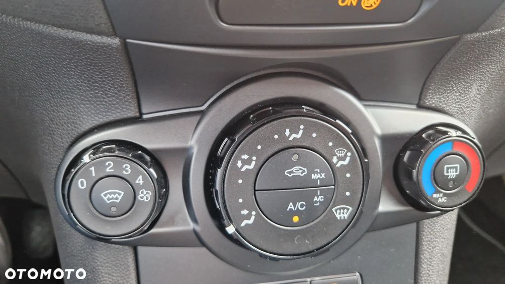 Ford Fiesta 1.0 EcoBoost Titanium - 23