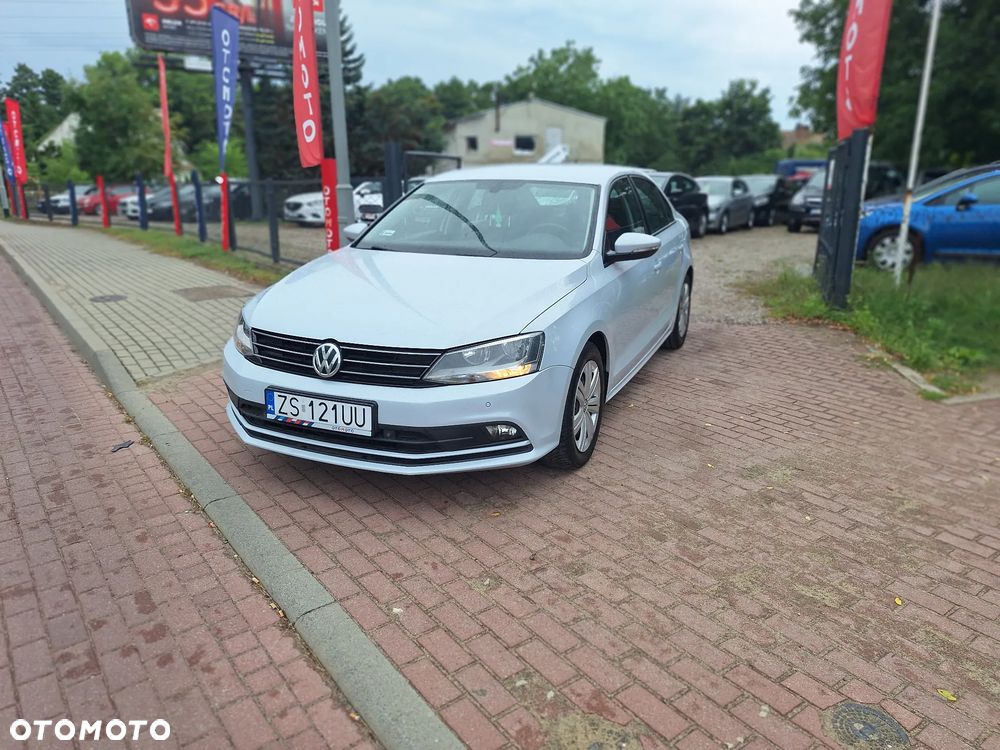 Volkswagen Jetta - 2