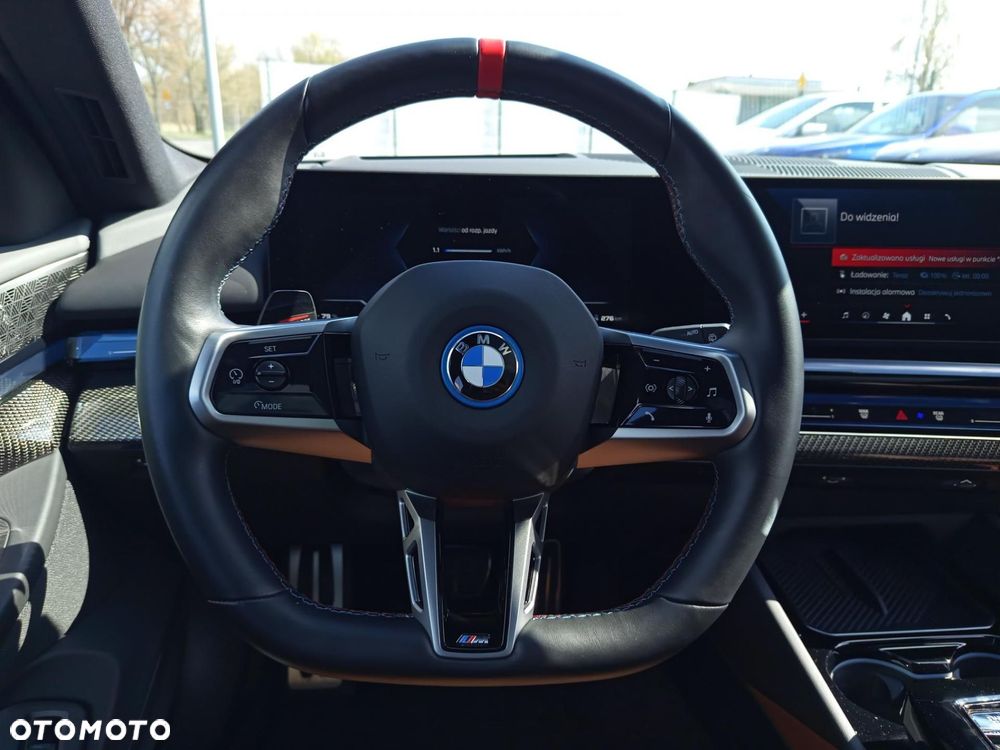 BMW i5 - 12
