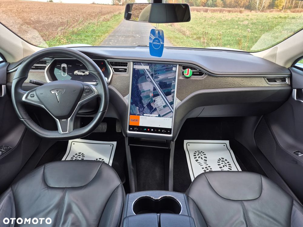 Tesla Model S - 11