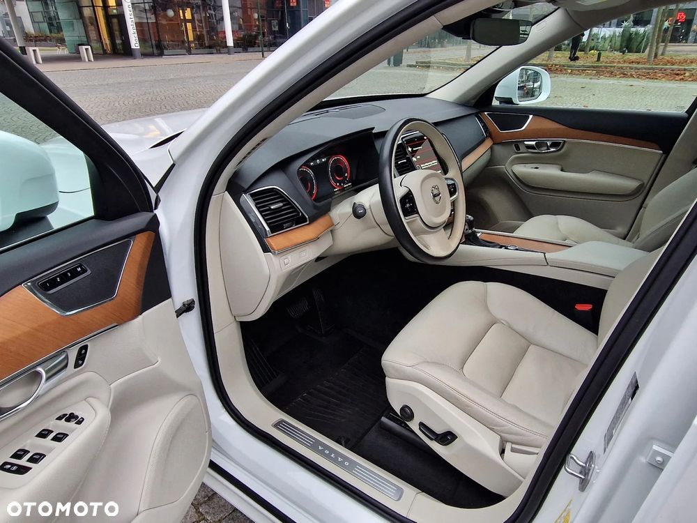 Volvo XC 90 T6 AWD Geartronic Momentum Pro - 23