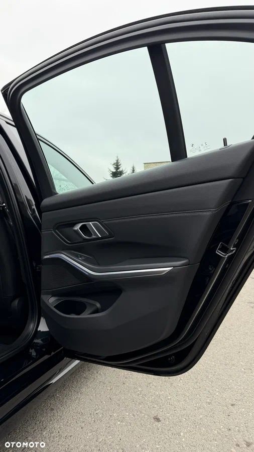 BMW Seria 3 330i xDrive M Sport sport - 17
