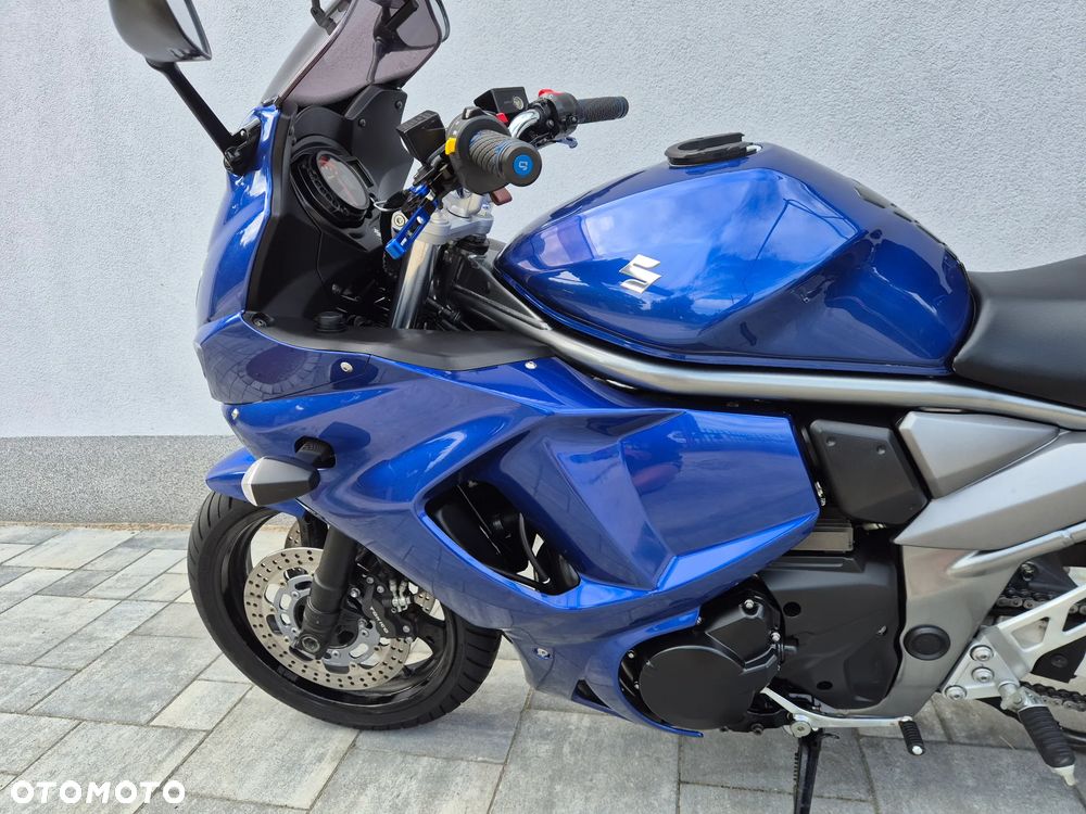 Suzuki GSX - 12