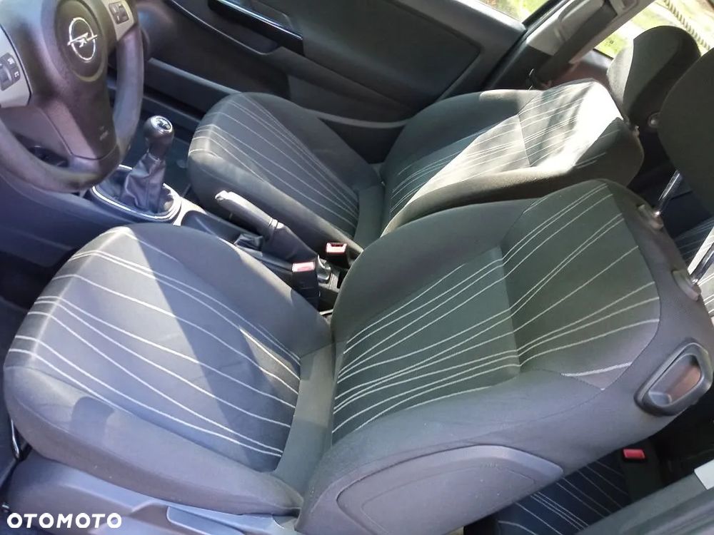 Opel Corsa 1.4 16V Cosmo - 12