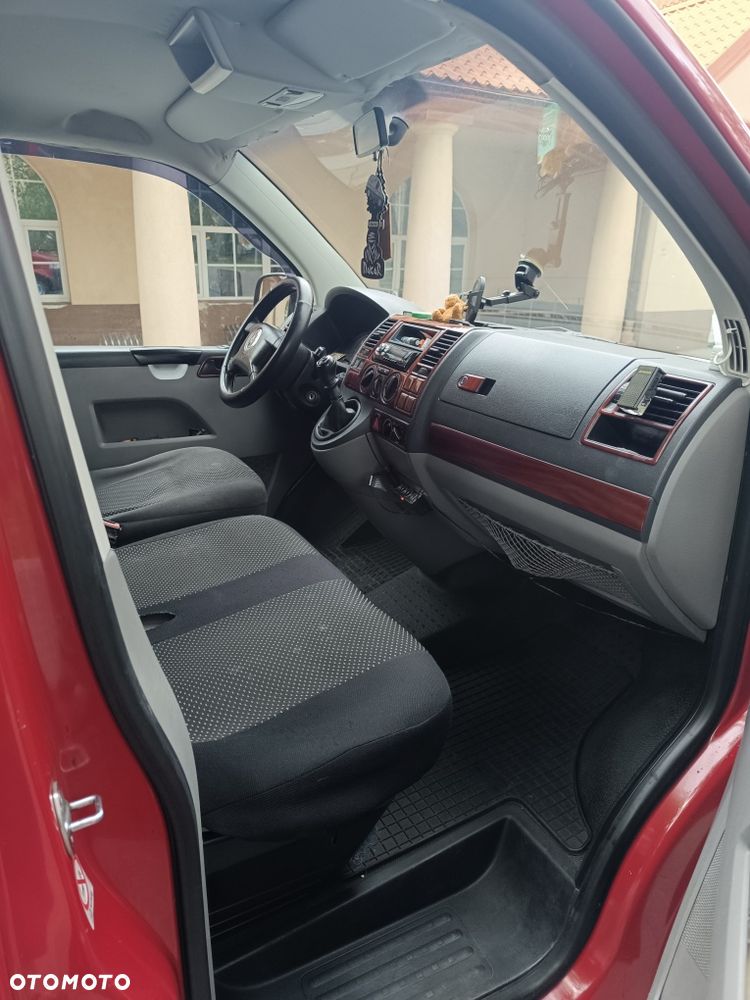 Volkswagen Caravelle - 7