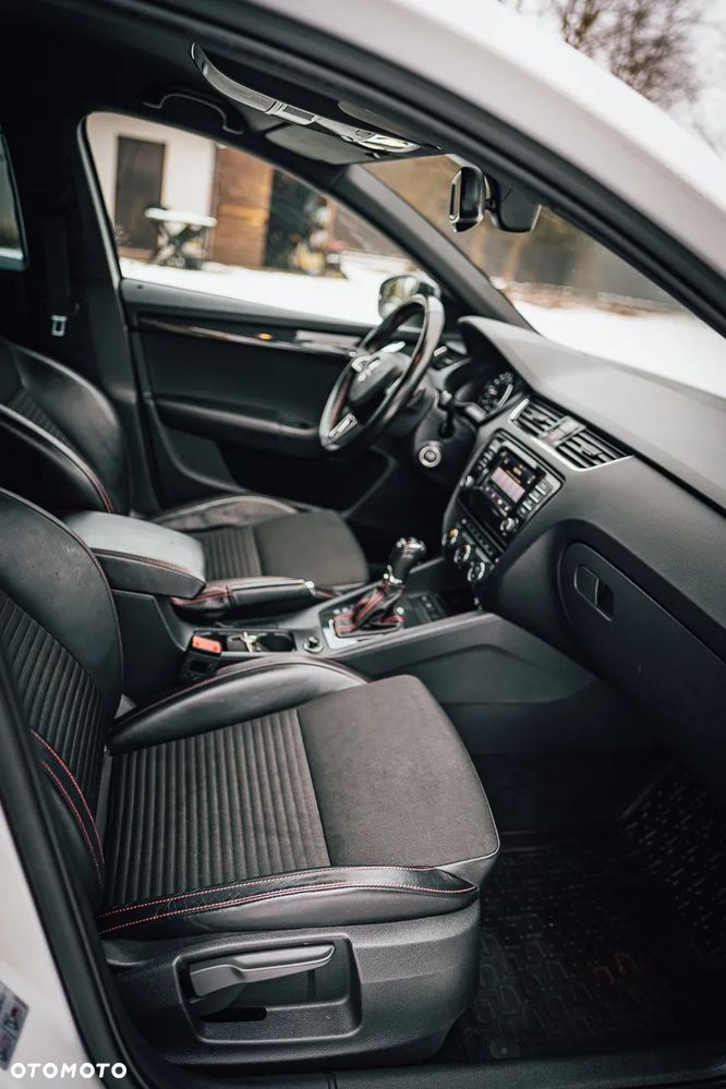 Skoda Octavia 2.0 TDI DSG RS - 32