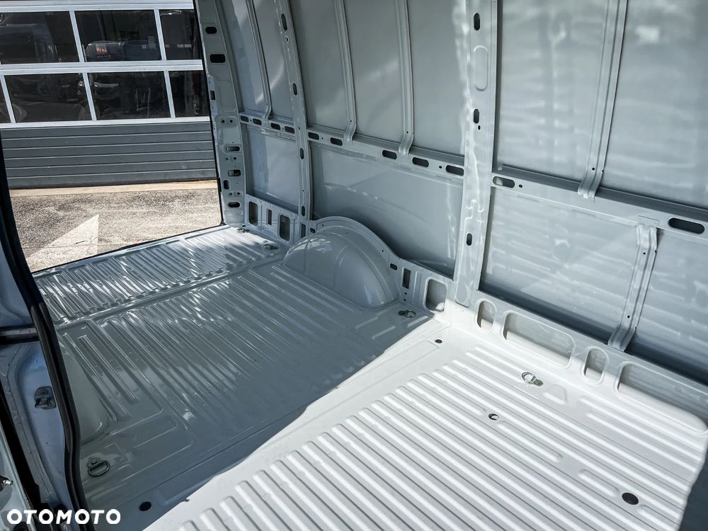 Iveco Daily 35S18H V - Furgon L3H2 silnik 3.0 180 KM Dostępny od ręki GSC Gorzów - 16