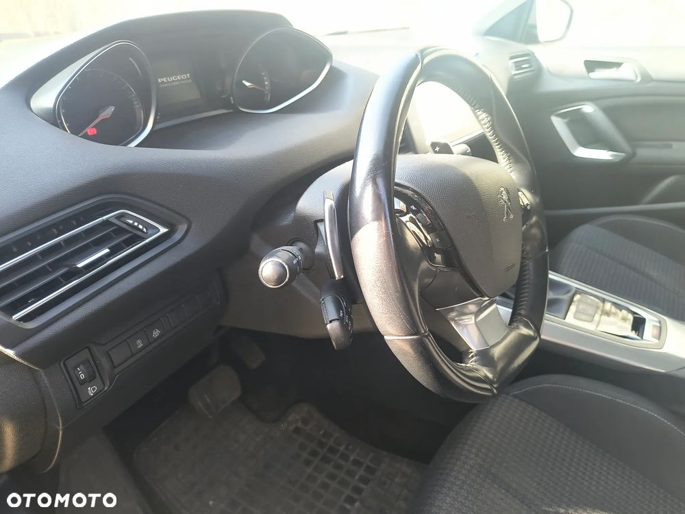 Peugeot 308 BlueHDi FAP 130 EAT6 Stop & Start Allure - 17