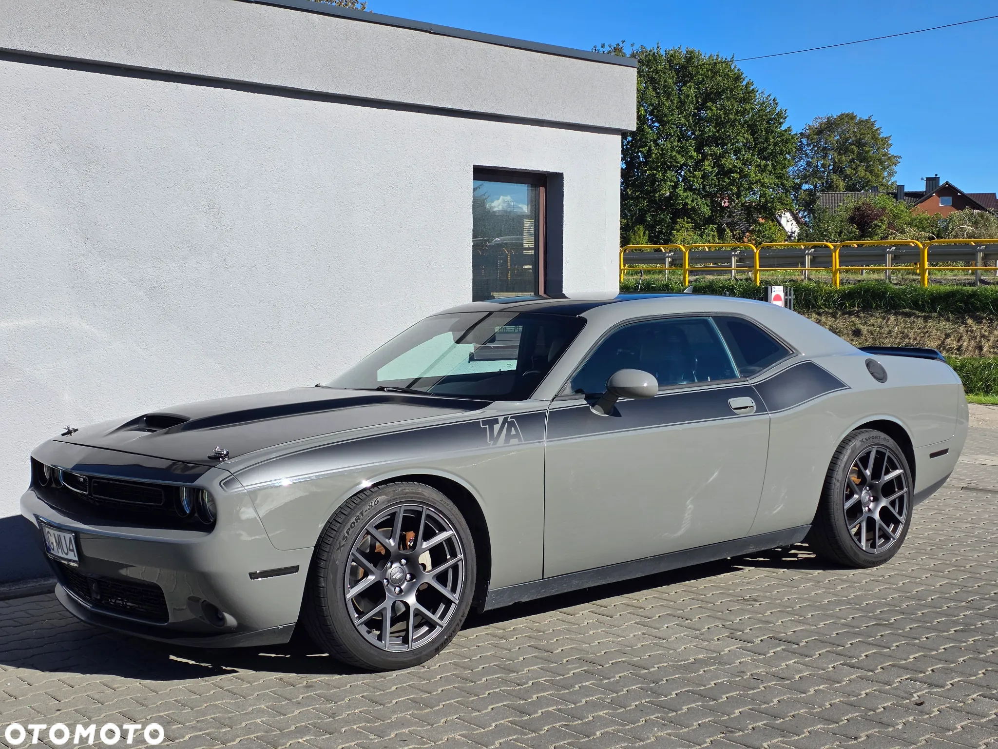 Dodge Challenger - 2