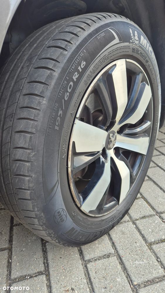 Peugeot 2008 BlueHDi FAP 120 STOP & START Allure - 10