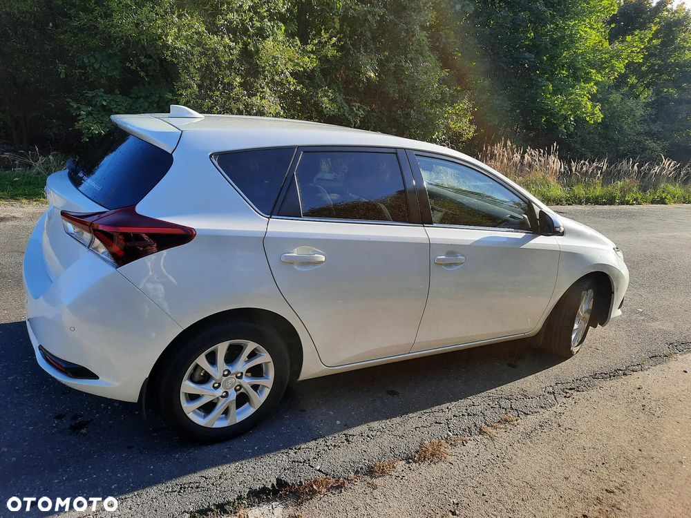 Toyota Auris 1.6 Premium - 6