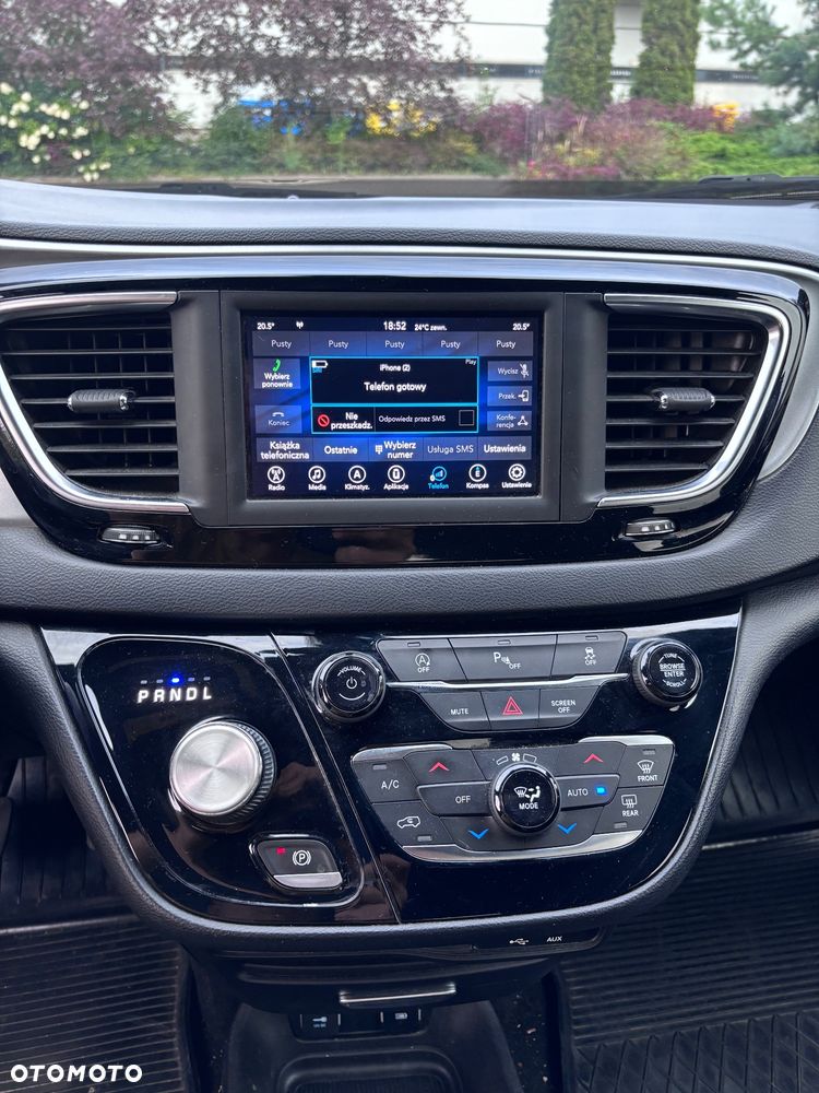 Chrysler Pacifica - 17