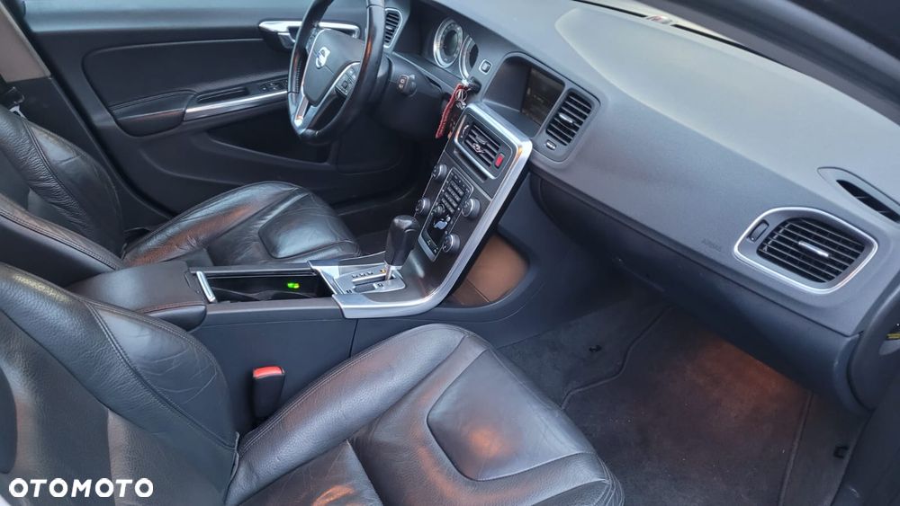 Volvo V60 D3 Geartronic Summum - 11