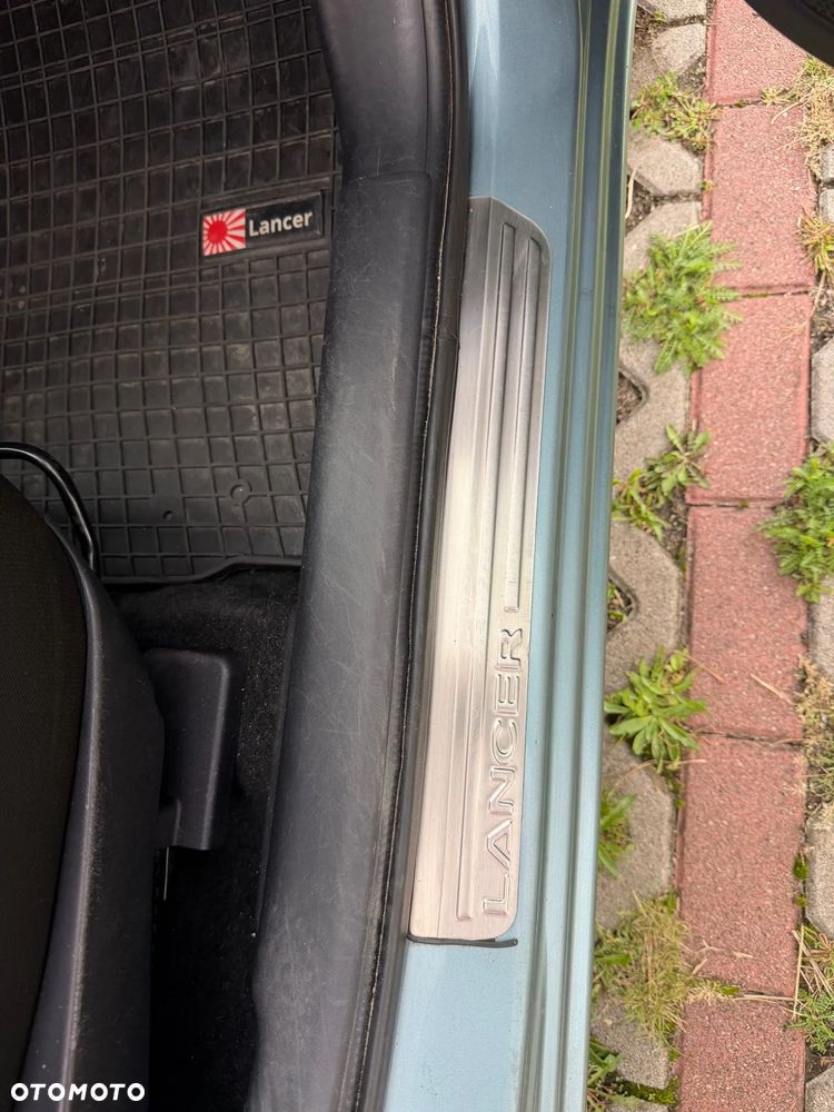 Mitsubishi Lancer 1.5 - 19