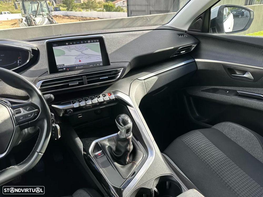 Peugeot 5008 1.2 PureTech Allure Pack - 32