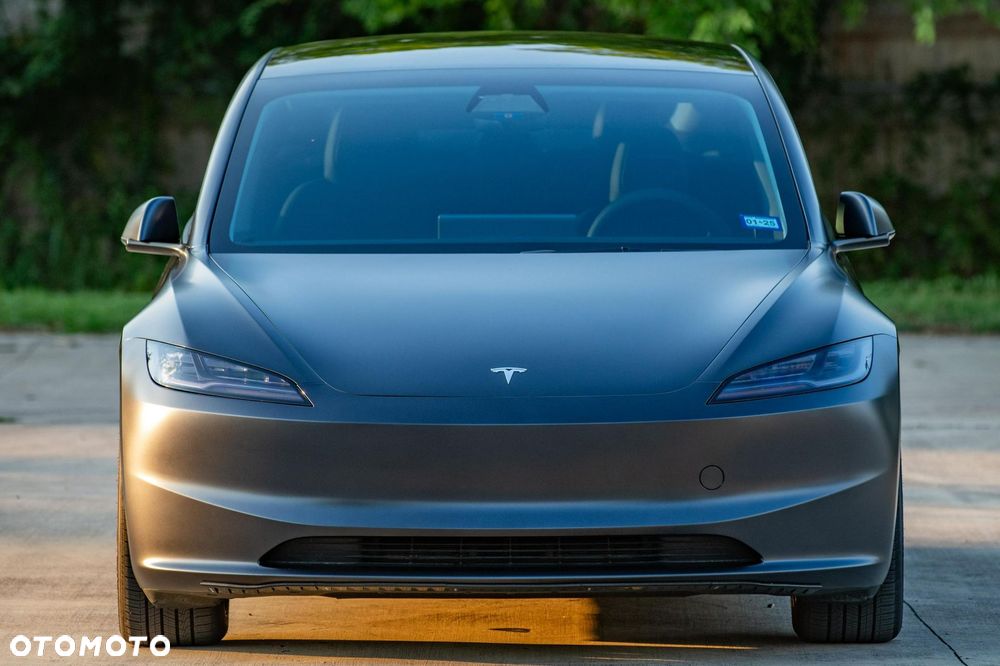 Tesla Model 3 - 12