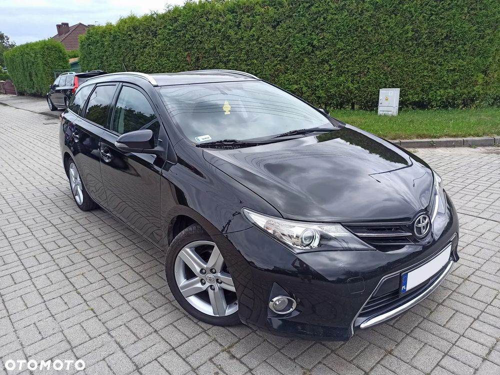 Toyota Auris 2.0 D-4D Touring Sports Executive - 2