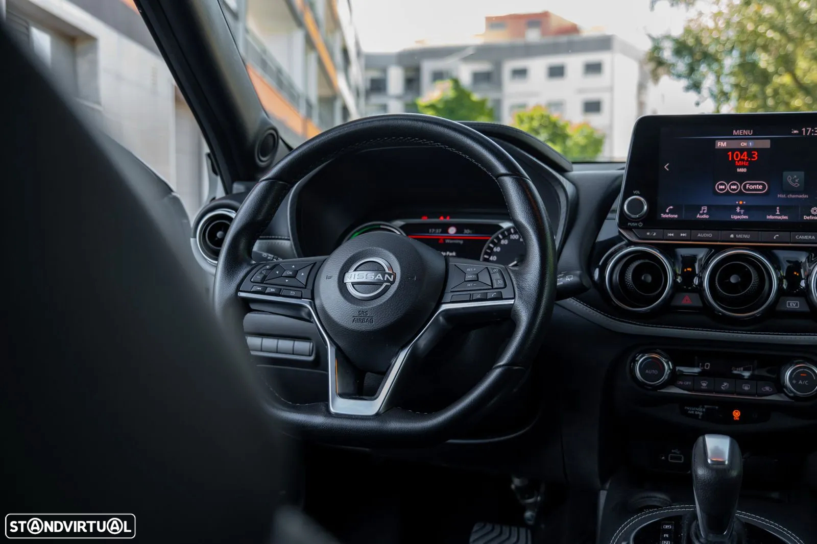 Nissan Juke 1.6 Hybrid N-Design Black - 30